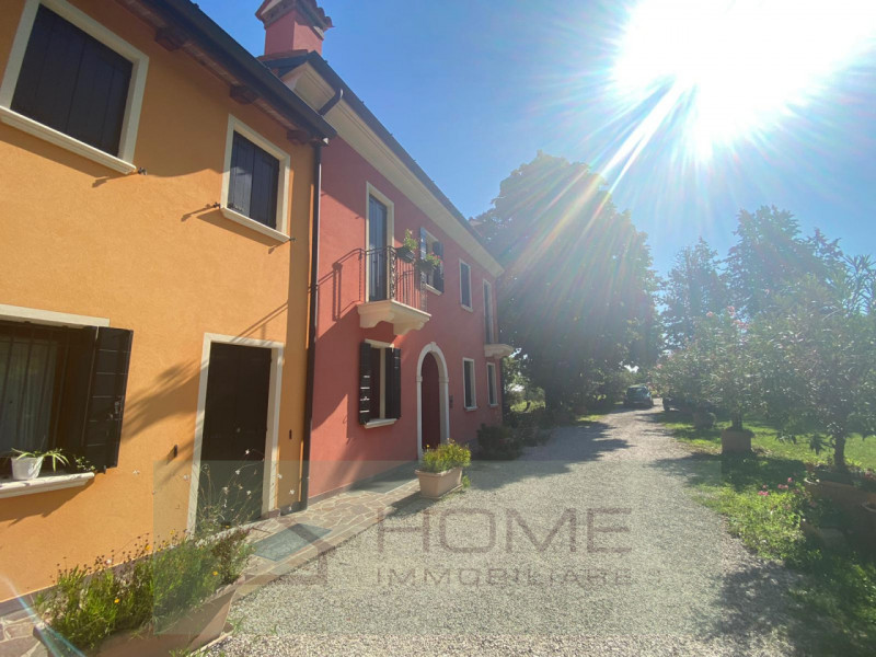 Importante struttura ricettiva/turistica country house in area parco colli euganei a 160 metri su...