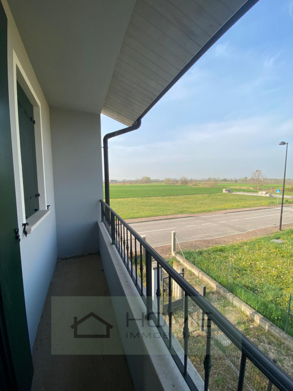 In vendita a Albettone, nella zona centralissima del paese, proponiamo una prestigiosa porzione d...