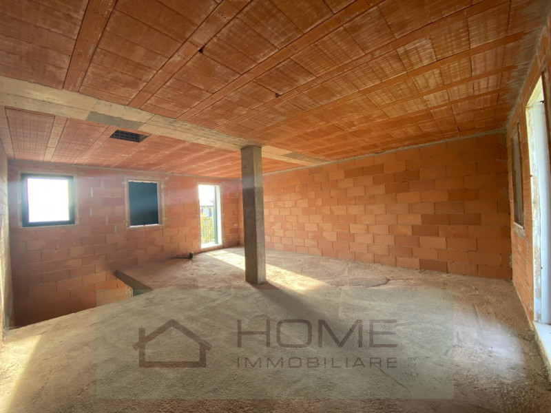 In vendita a Albettone, nella zona centralissima del paese, proponiamo una prestigiosa porzione d...