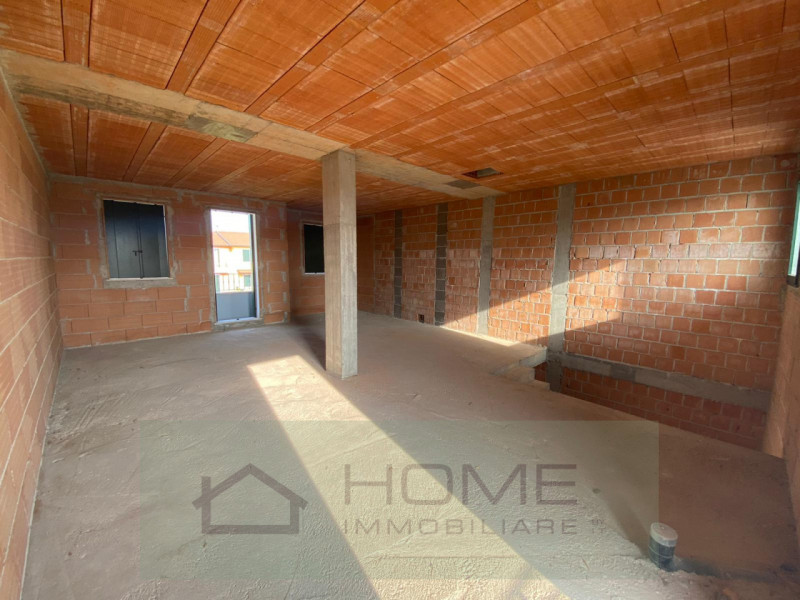 In vendita a Albettone, nella zona centralissima del paese, proponiamo una prestigiosa porzione d...