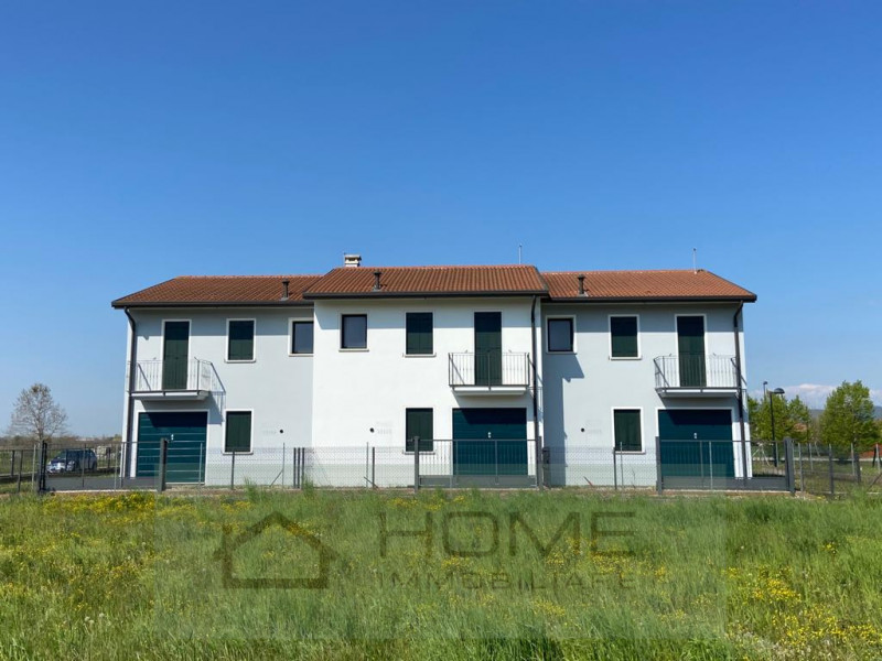 In vendita a Albettone, nella zona centralissima del paese, proponiamo una prestigiosa porzione d...