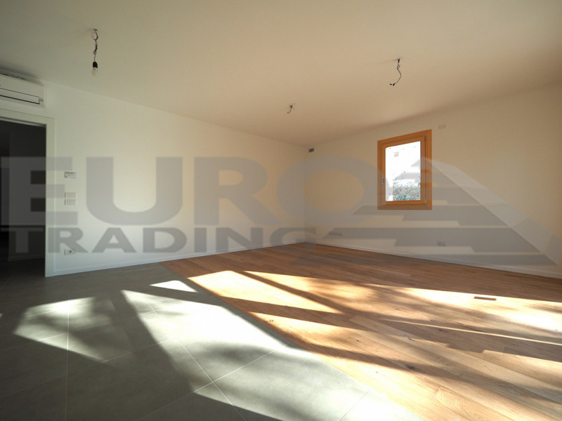 SCORZE': Loc. Peseggia, situato in zona residenziale proponiamo appartamento su palazzina di nuov...