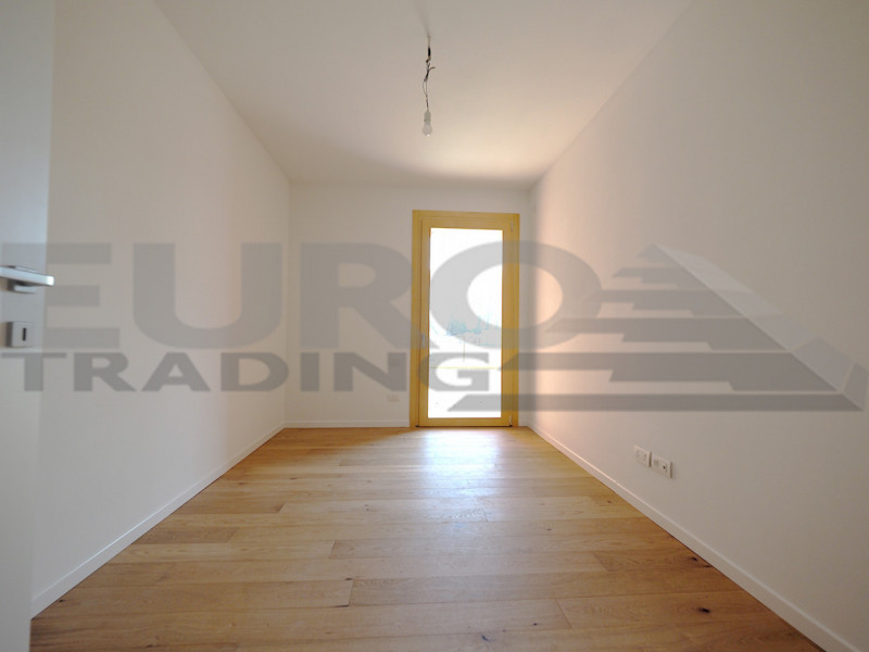 SCORZE': Loc. Peseggia, situato in zona residenziale proponiamo appartamento su palazzina di nuov...