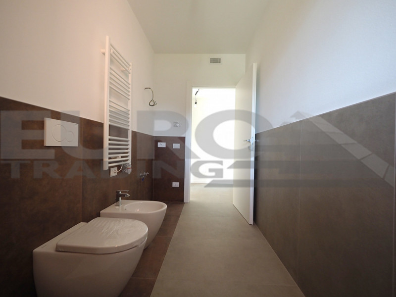 SCORZE': Loc. Peseggia, situato in zona residenziale proponiamo appartamento su palazzina di nuov...