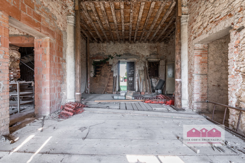 ARCUGNANO COLLINA – VILLA MONTANARI: UN GIOIELLO IN ATTESA DI RINASCERE

Adagiata sulle dolci col...