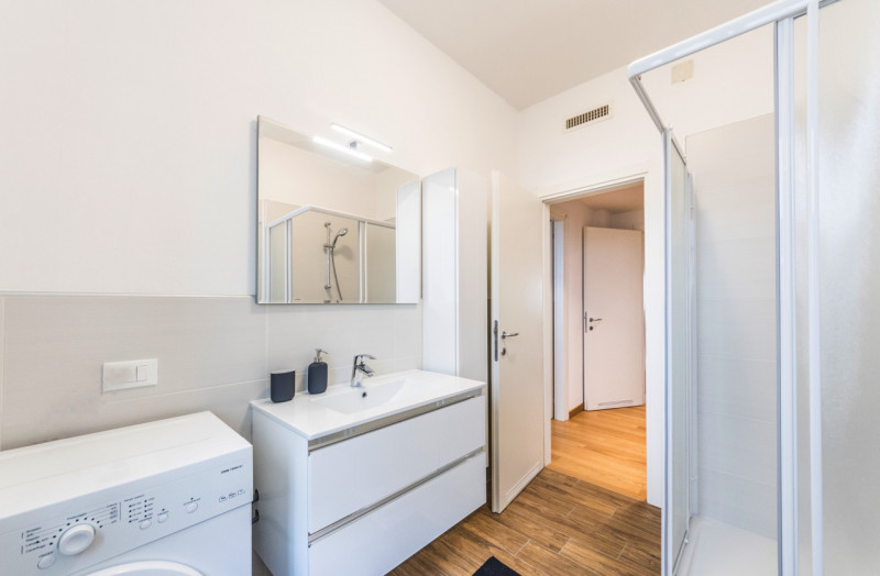 Padova - Zona Stazione

L'appartamento è situato al 18esimo ed ultimo piano in condominio dotato ...