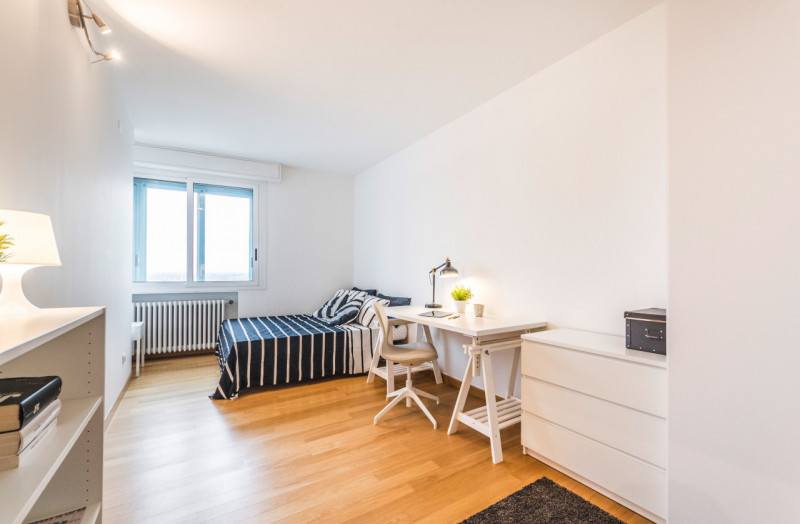 Padova - Zona Stazione

L'appartamento è situato al 18esimo ed ultimo piano in condominio dotato ...