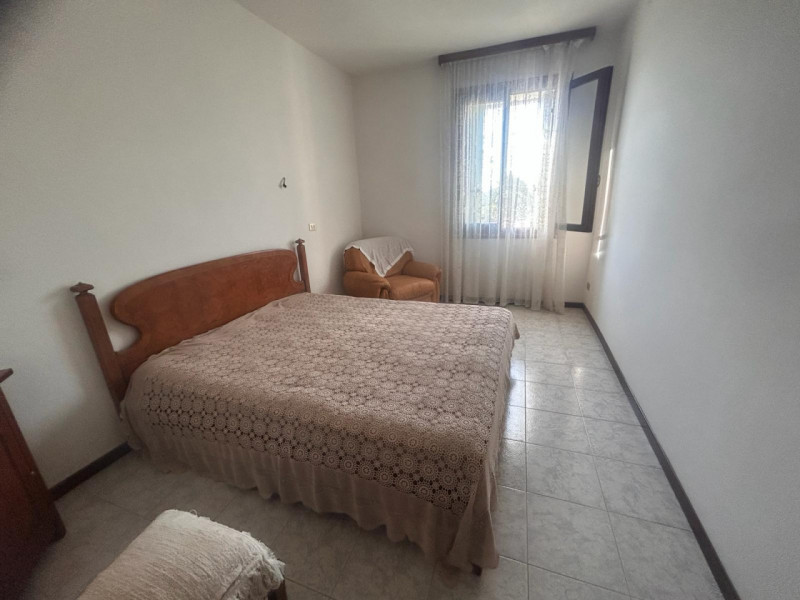 Ci troviamo a Sovizzo, più precisamente a Monte San Lorenzo; 
la località offre non solo una vist...