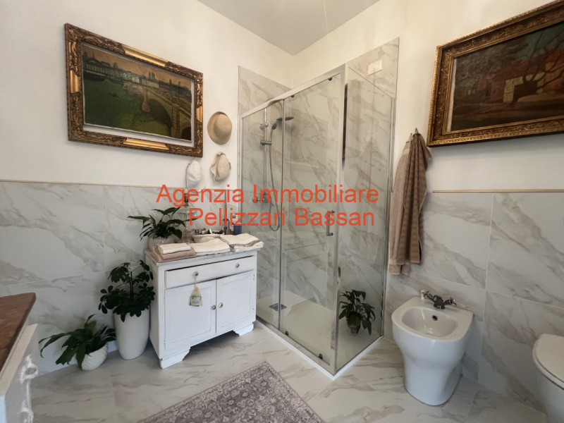 Proponiamo in vendita, nel cuore di Cusignana di Giavera del Montello, una graziosa casa singola ...