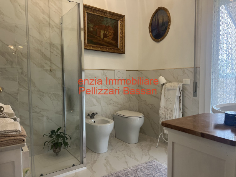 Proponiamo in vendita, nel cuore di Cusignana di Giavera del Montello, una graziosa casa singola ...