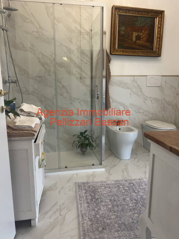 Proponiamo in vendita, nel cuore di Cusignana di Giavera del Montello, una graziosa casa singola ...