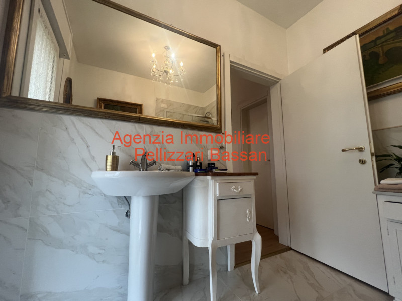 Proponiamo in vendita, nel cuore di Cusignana di Giavera del Montello, una graziosa casa singola ...