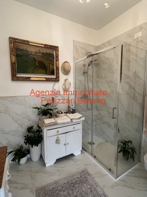 Proponiamo in vendita, nel cuore di Cusignana di Giavera del Montello, una graziosa casa singola ...