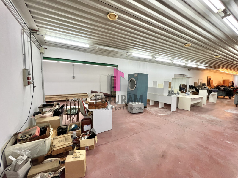 STRA Loc. Paluello RIF.142MAT -  PER INFO 3403358378 - 0444/310220

A STRA IN LOCALITÀ PALUELLO S...