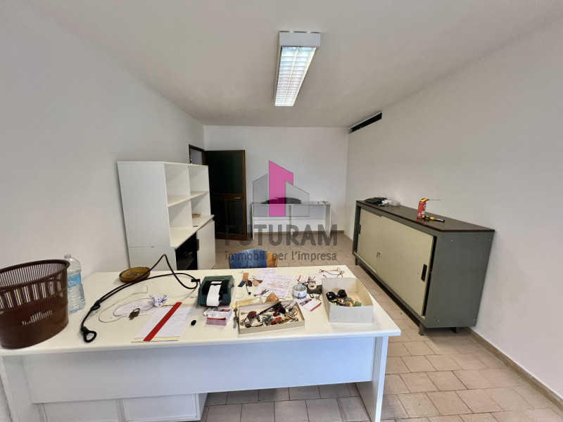 STRA Loc. Paluello RIF.142MAT -  PER INFO 3403358378 - 0444/310220

A STRA IN LOCALITÀ PALUELLO S...