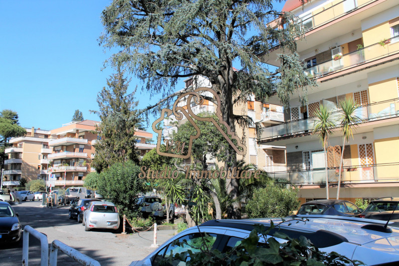 Roma Affitto Appartamento trilocale