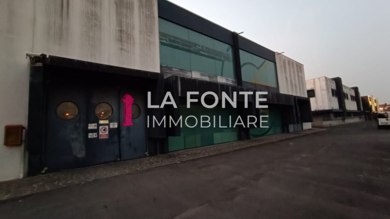Vigonza, Busa,  Immobile Commerciale di Mq. 1800, Locazione solo Piano terra di mq 1000, Libero i...