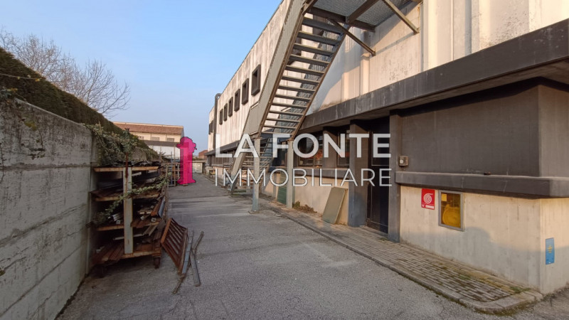 Vigonza, Busa,  Immobile Commerciale di Mq. 1800, Locazione solo Piano terra di mq 1000, Libero i...