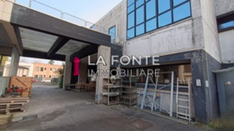 Vigonza, Busa,  Immobile Commerciale di Mq. 1800, Locazione solo Piano terra di mq 1000, Libero i...