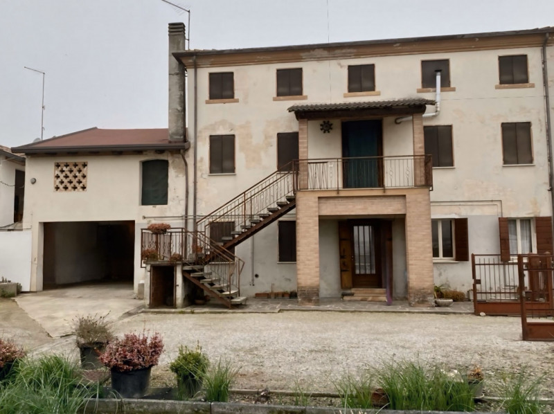 (Per INFO 3316190143) A Castelfranco Veneto, in frazione Treville, proponiamo in vendita casa sin...