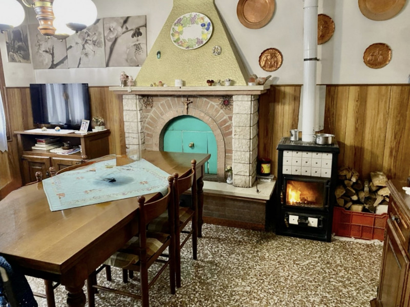 (Per INFO 3316190143) A Castelfranco Veneto, in frazione Treville, proponiamo in vendita casa sin...