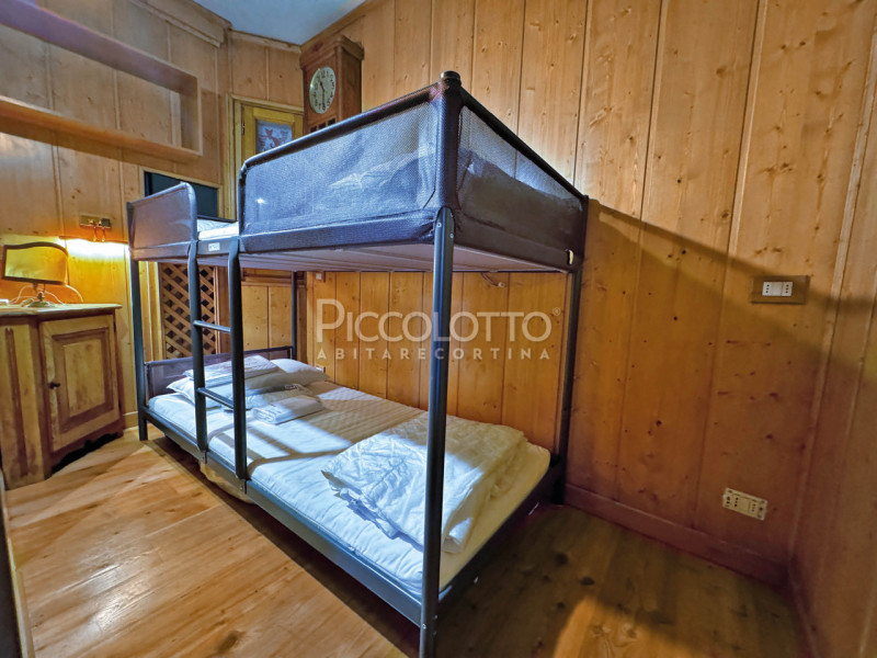 Rif. A5043 - Cortina d'Ampezzo - Appartamento in affitto - Centrale e panoramica posizione

DISPO...