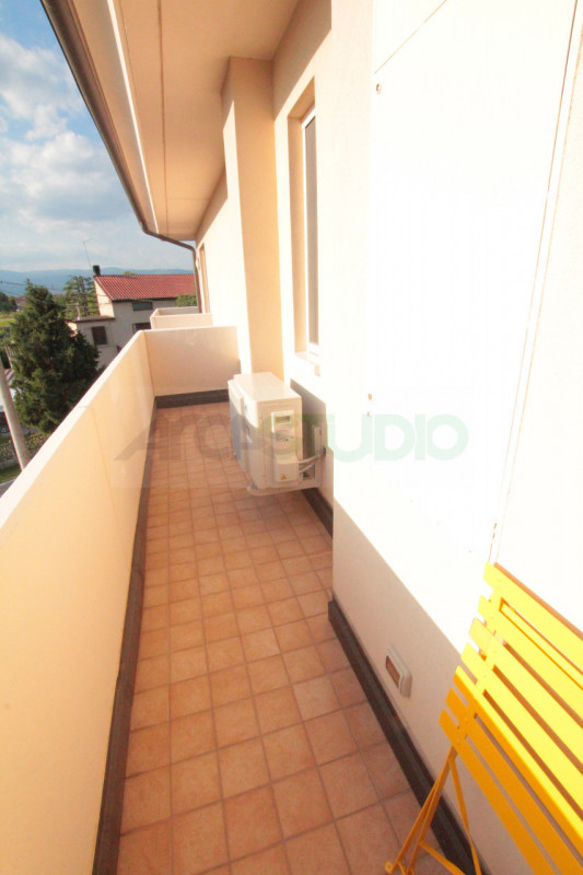 Bressanvido - Poianella: in piccola palazzina di sole 5 unità abitative posto al secondo e ultimo...