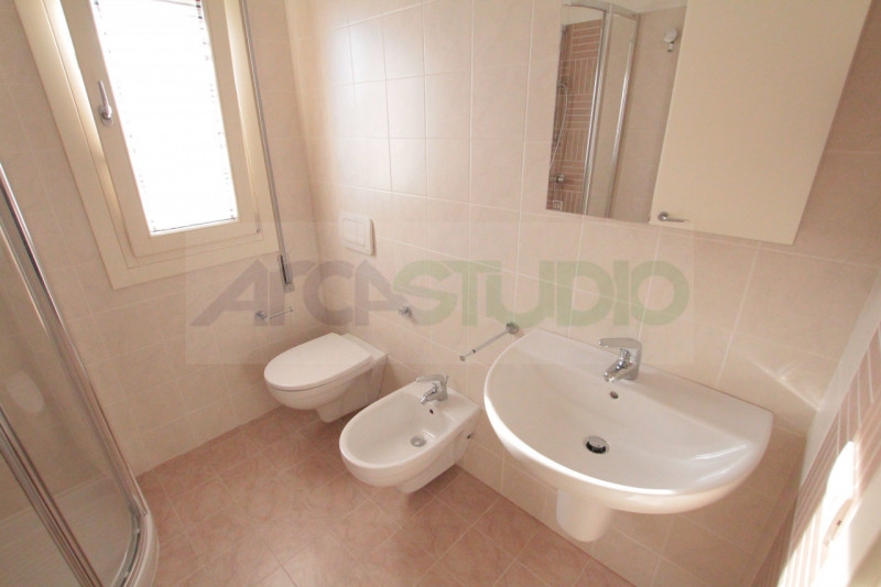 Bressanvido - Poianella: in piccola palazzina di sole 5 unità abitative posto al secondo e ultimo...