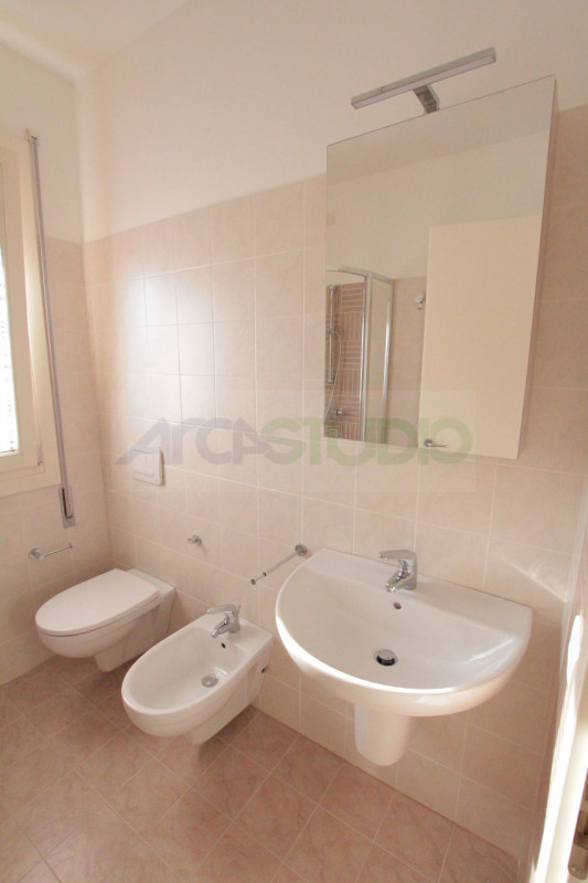 Bressanvido - Poianella: in piccola palazzina di sole 5 unità abitative posto al secondo e ultimo...