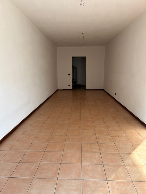 Scopri questa splendida opportunità immobiliare nel cuore di Piacenza d'Adige, situata in una zon...