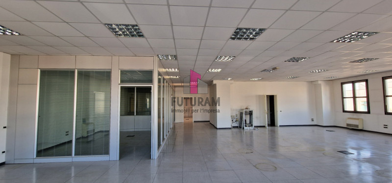 VICENZA RIF.433MAT.FUTURAM  TEL 0444310220 - 3929183796

VICENZA IN ZONA SERVITA SI AFFITTA IMMOB...