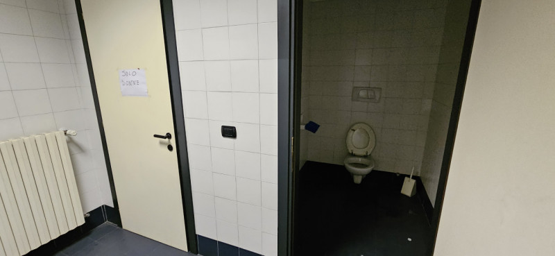 PADOVA Zona Industriale Est. Porzione di capannone ad uso deposito - magazzino comodo al casello ...