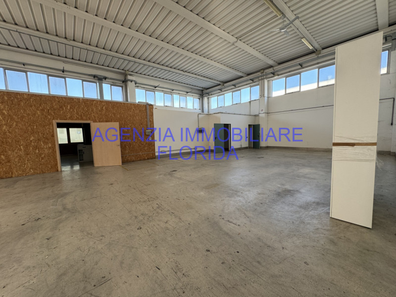 IMMEDIATE VICINANZE DI CAMPOSAMPIERO AFFITTIAMO capannone di mq. 1.200 singolo recintato, condizi...