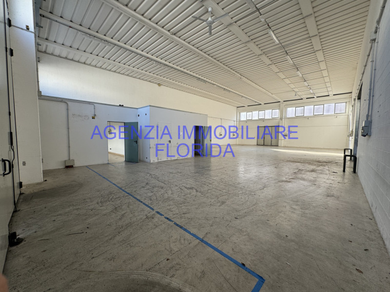 IMMEDIATE VICINANZE DI CAMPOSAMPIERO AFFITTIAMO capannone di mq. 1.200 singolo recintato, condizi...