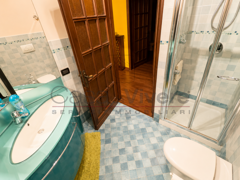 VILLA SINGOLA DI OLTRE 400 MQ CON PARCO DI OLTRE 9.000 MQ, LAGHETTO, DEPENDANCE E POTENZIALE PER ...