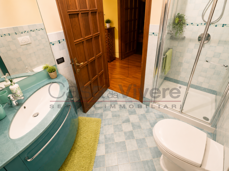VILLA SINGOLA DI OLTRE 400 MQ CON PARCO DI OLTRE 9.000 MQ, LAGHETTO, DEPENDANCE E POTENZIALE PER ...