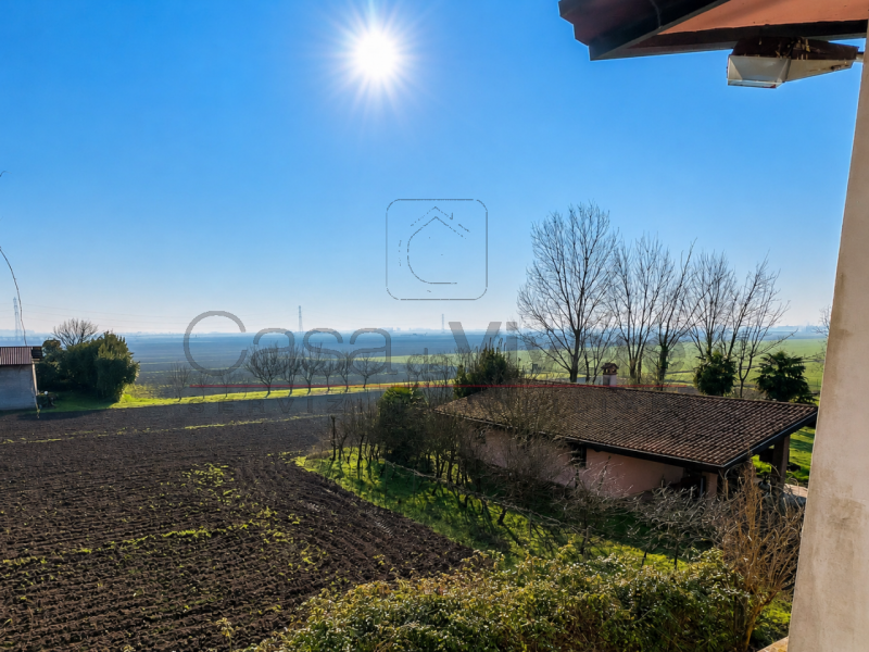 VILLA SINGOLA DI OLTRE 400 MQ CON PARCO DI OLTRE 9.000 MQ, LAGHETTO, DEPENDANCE E POTENZIALE PER ...