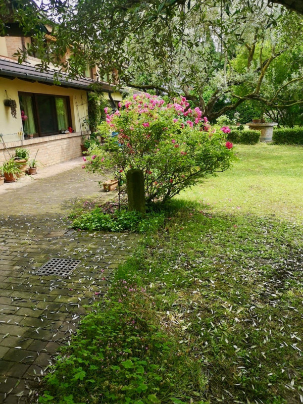 SALBORO, POZZOVEGGIANI, BELLA E PARTICOLARE VILLA SINGOLA DI MQ. 700 CON PARCO ESCLUSIVO, RECINTA...