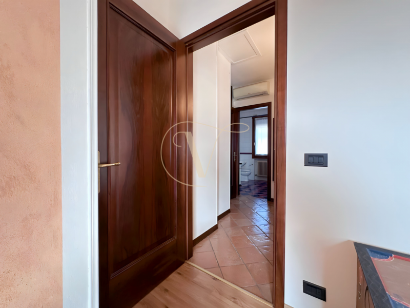 L'immobile è situato nel Comune di Montegaldella, più precisamente in Via Monte Grappa 14. 
La zo...