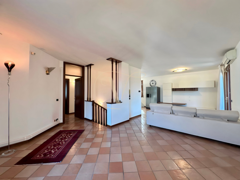 L'immobile è situato nel Comune di Montegaldella, più precisamente in Via Monte Grappa 14. 
La zo...