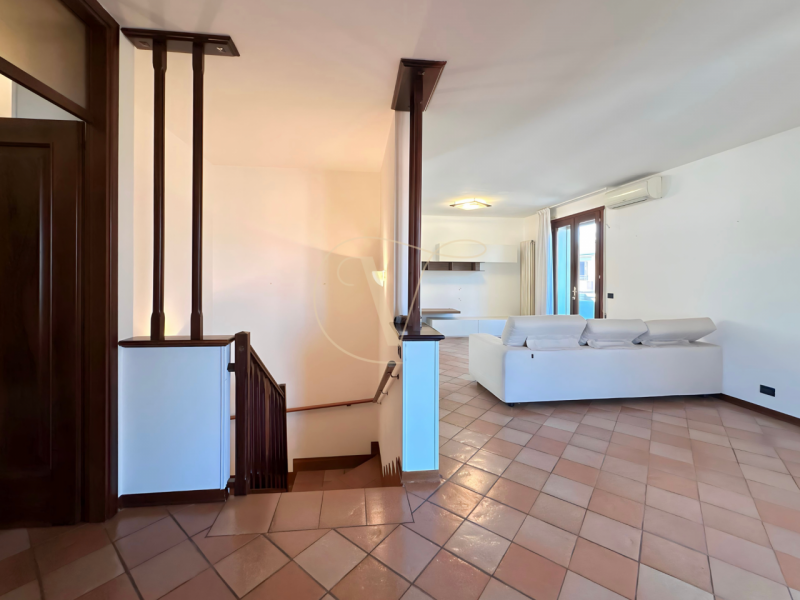 L'immobile è situato nel Comune di Montegaldella, più precisamente in Via Monte Grappa 14. 
La zo...