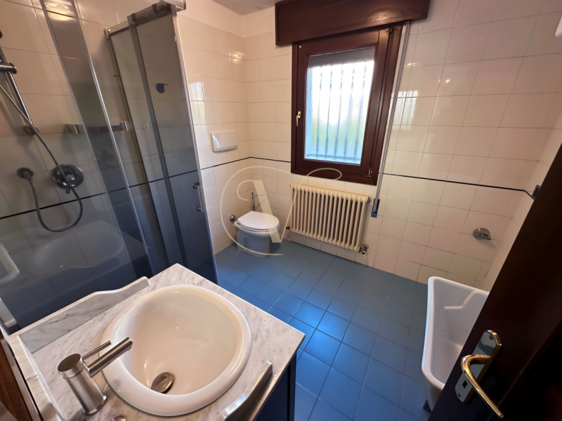 L'immobile è situato nel Comune di Montegaldella, più precisamente in Via Monte Grappa 14. 
La zo...