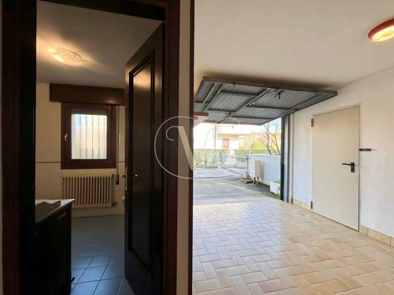 L'immobile è situato nel Comune di Montegaldella, più precisamente in Via Monte Grappa 14. 
La zo...