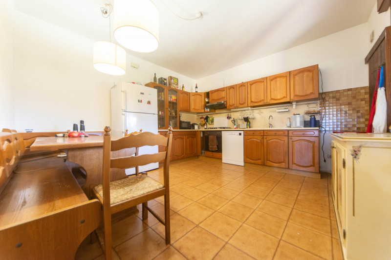 Vieni a scoprire questa graziosa villetta a schiera situata nella prima periferia di Quinto Vicen...