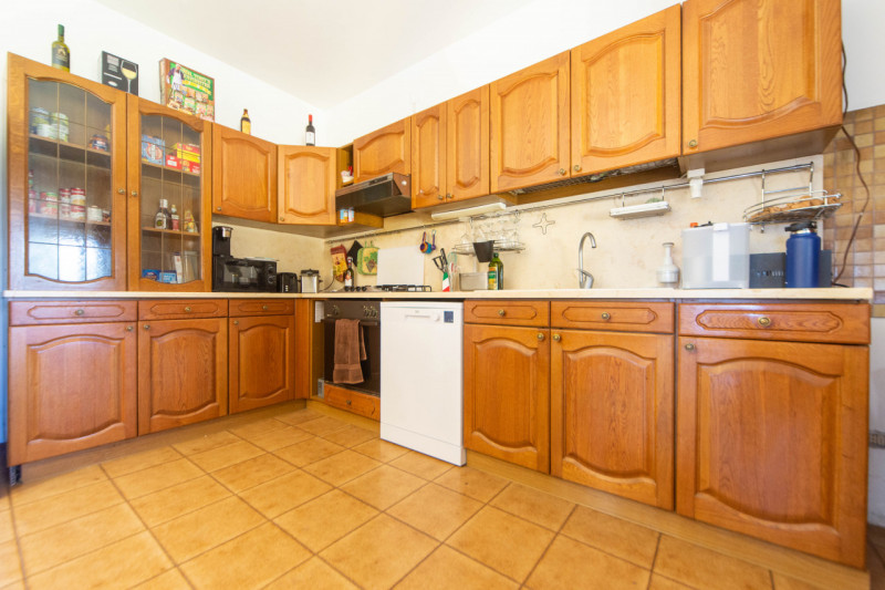 Vieni a scoprire questa graziosa villetta a schiera situata nella prima periferia di Quinto Vicen...