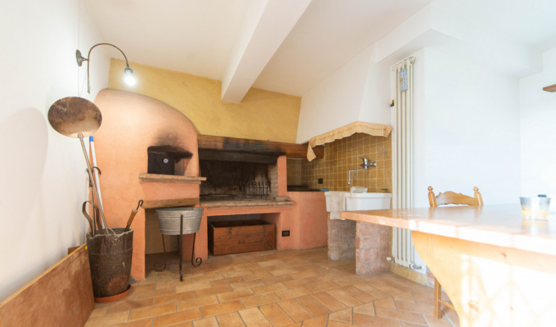 Vieni a scoprire questa graziosa villetta a schiera situata nella prima periferia di Quinto Vicen...