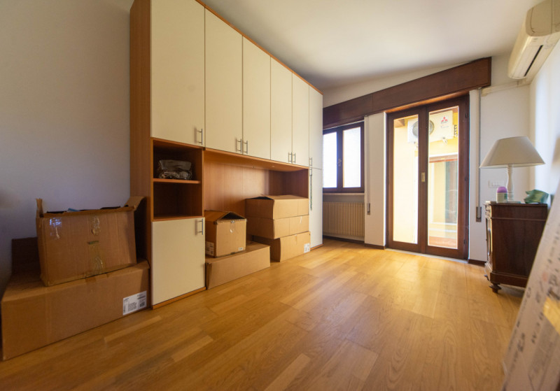 Vieni a scoprire questa graziosa villetta a schiera situata nella prima periferia di Quinto Vicen...