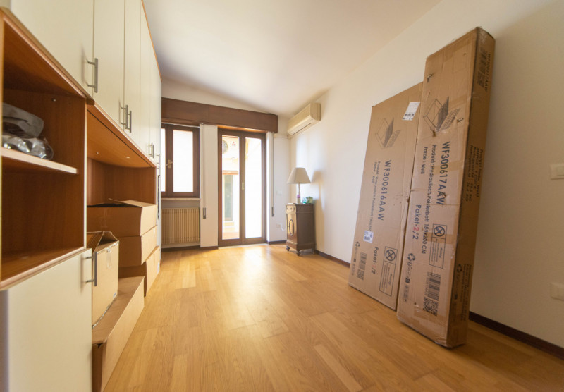 Vieni a scoprire questa graziosa villetta a schiera situata nella prima periferia di Quinto Vicen...