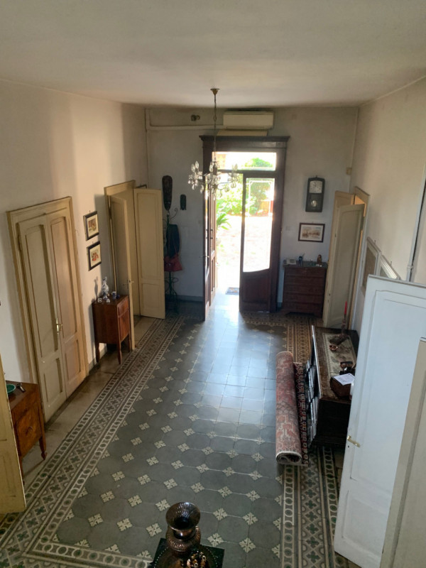 Benvenuti in questa meravigliosa villa d'epoca situata nel cuore del centro di Noventa Vicentina....