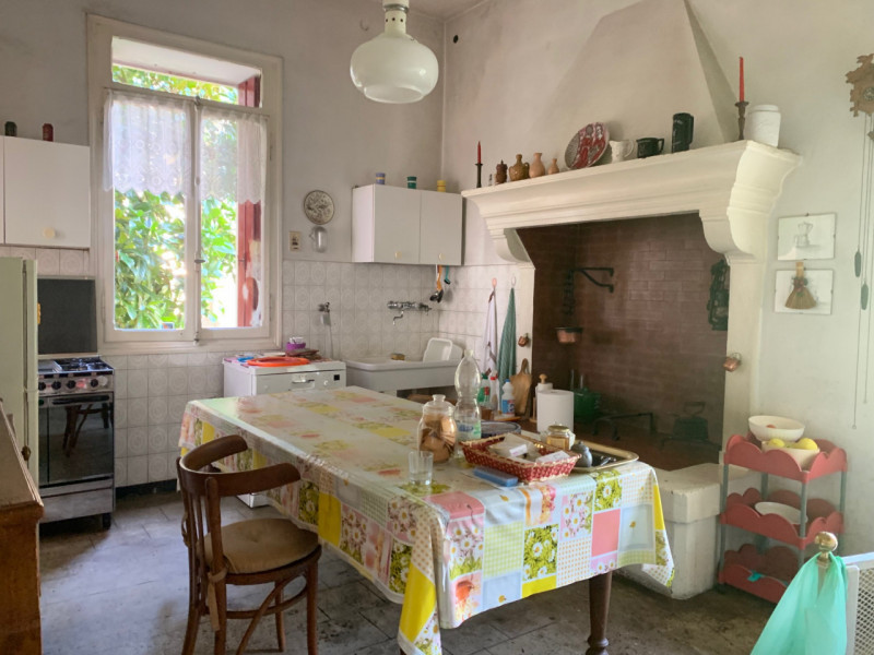 Benvenuti in questa meravigliosa villa d'epoca situata nel cuore del centro di Noventa Vicentina....